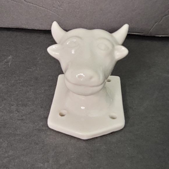 Small Ceramic Bull Cow Wall Mount Coat or Towel Holder - Picture 5 of 13